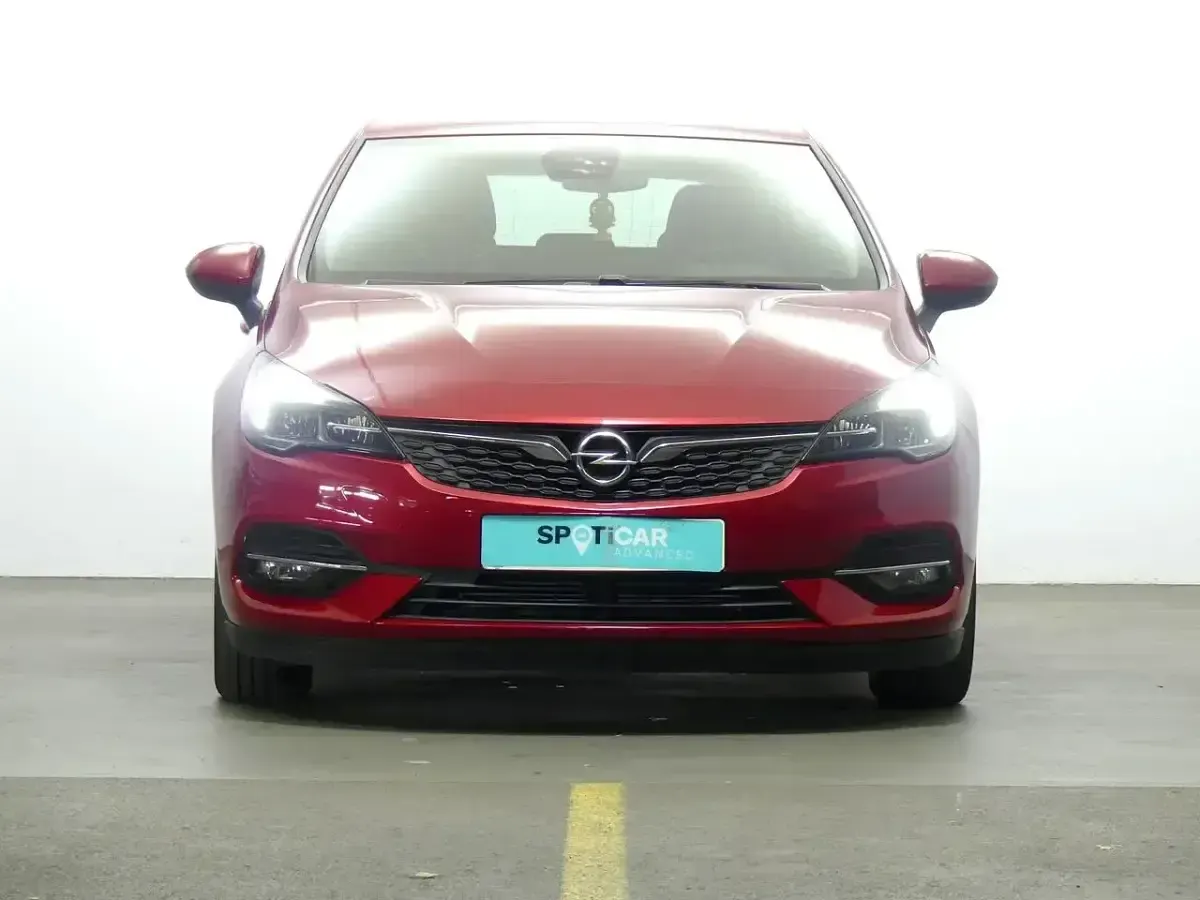 Usado Opel Astra Edition 110 CV (80 kW) 2021 Rojo Utilitario