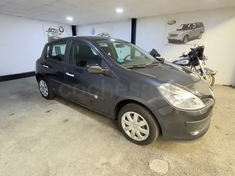 Usado Renault Clio II Authentique 75 CV (55 kW) 2008 Negro Berlina