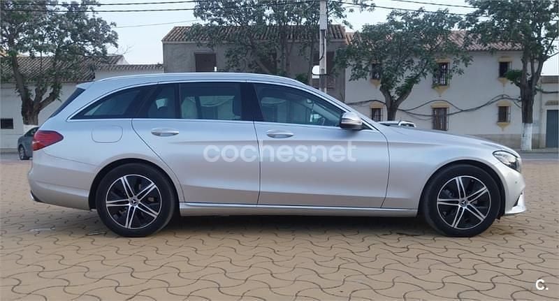 Usado Mercedes C200 160 CV (117 kW) 2020 Gris / plata Familiar