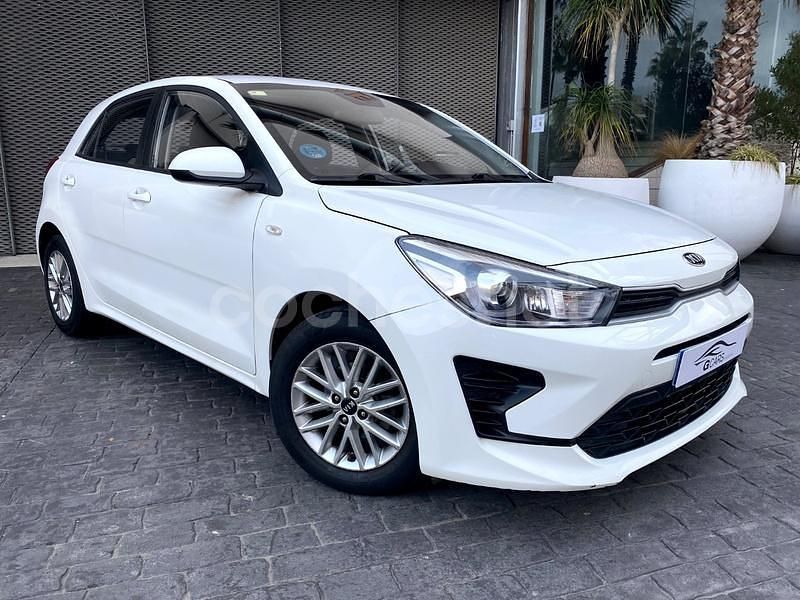 Usado Kia Rio 84 CV (61 kW) 2021 Blanco Berlina
