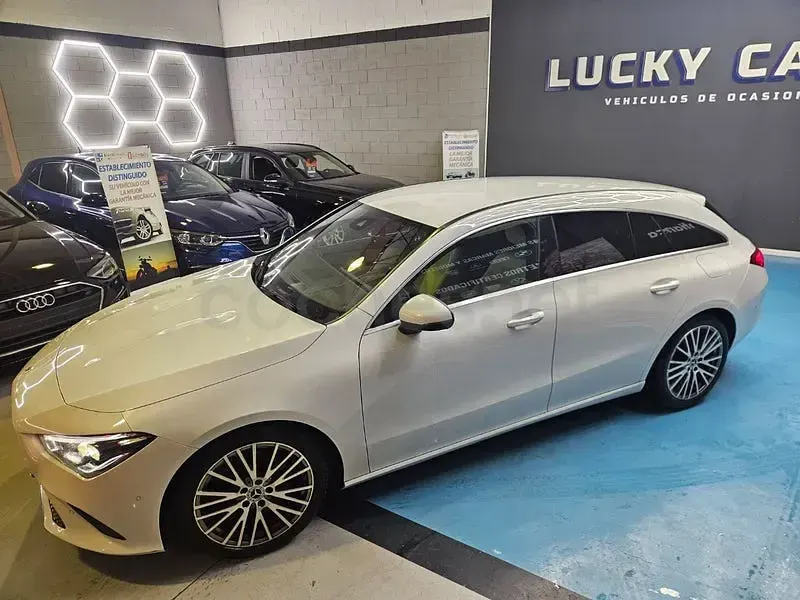Usado Mercedes CLA220 Shooting Brake 190 CV (139 kW) 2021 Blanco Familiar