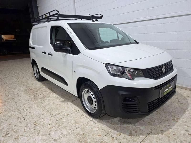 Usado Citroën Berlingo Live 102 CV (75 kW) 2021 Blanco Monovolumen