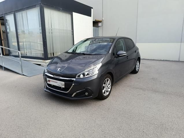 Usado 2015 Peugeot 208 Active Utilitario | 6200 € (Precio justo) - Imagen 1/4