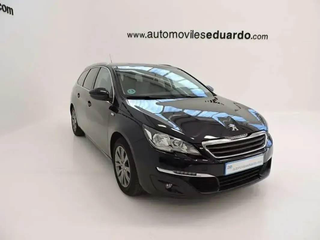 Usado Peugeot 308 SW Style 131 CV (96 kW) 2016 Negro Familiar