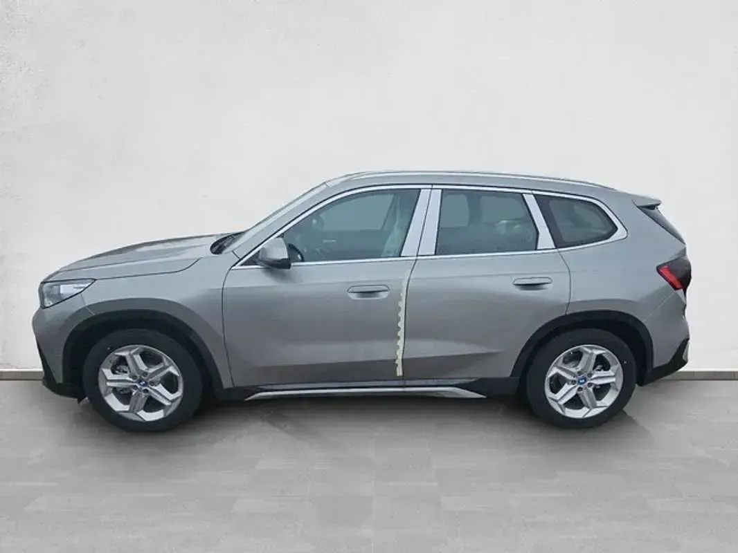 Usado BMW iX1 Comfort Edition 230 kW (313 CV) 2025 Plateado SUV