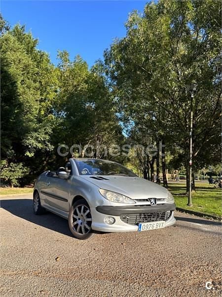 Gris / plata Usado 2002 Peugeot 206 Descapotable | 3250 € (Precio justo) - Imagen 1/4