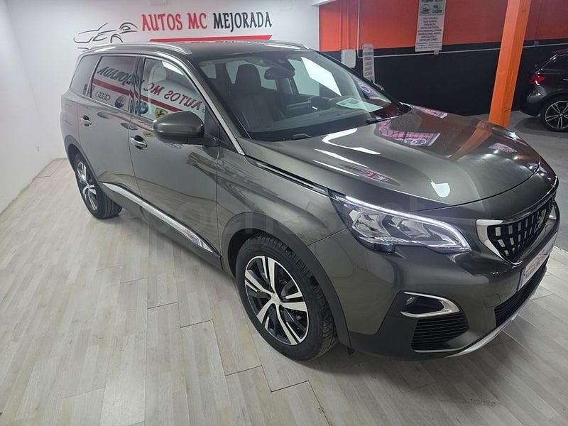 Usado Peugeot 5008 Allure 130 CV (95 kW) 2020 Gris / plata SUV