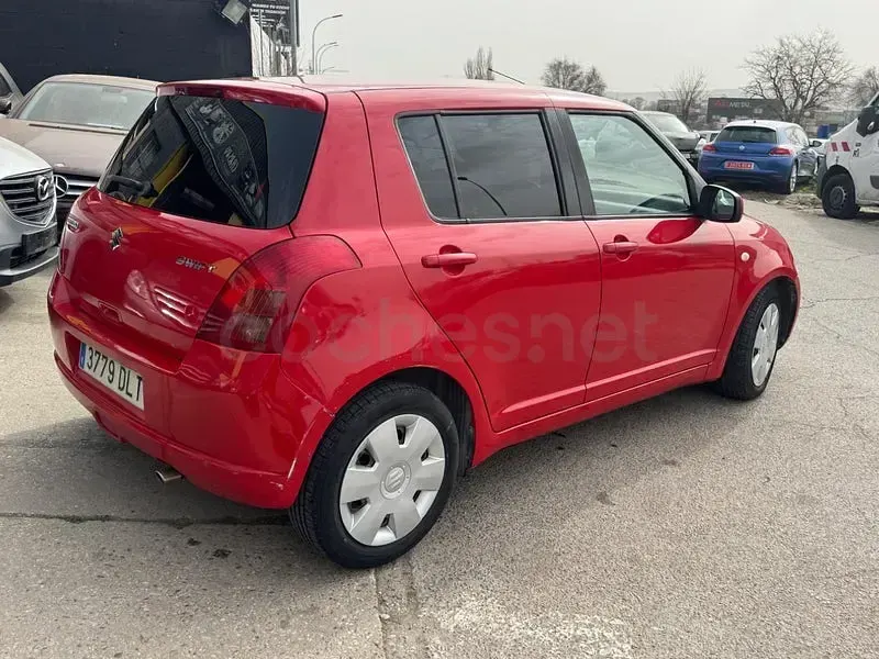 Usado Suzuki Swift GL 92 CV (67 kW) 2005 Granate Utilitario