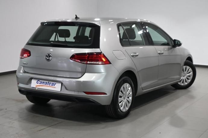 Usado VW Golf VII Edition 116 CV (85 kW) 2018 Plateado Utilitario