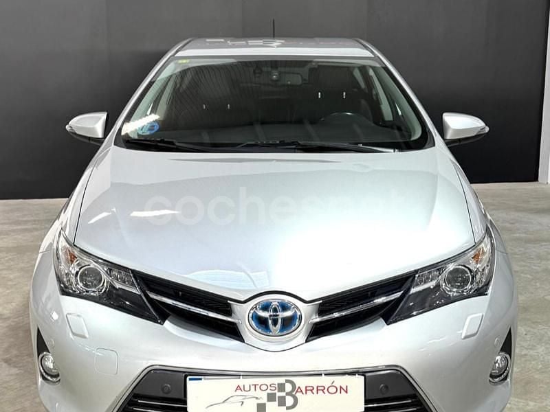 Usado Toyota Auris Hybrid Active 136 CV (100 kW) 2013 Gris / plata Berlina