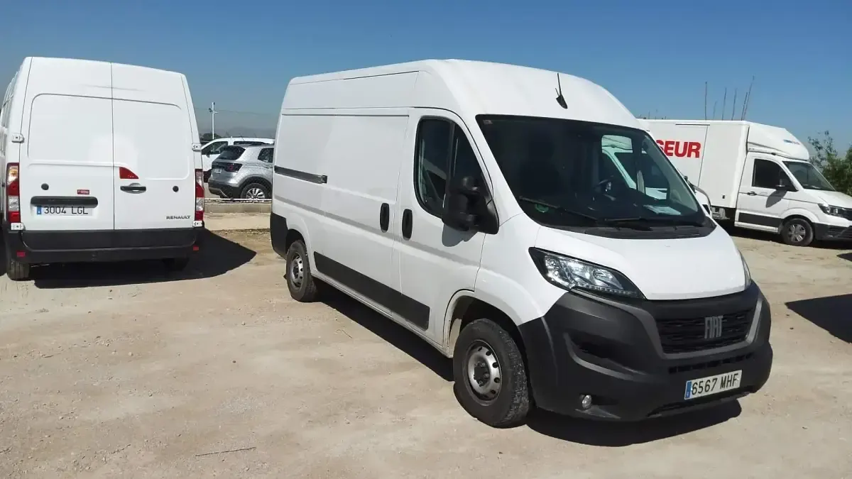 Usado Fiat Ducato Easy 140 HP (102 kW) 2023 Branco Van
