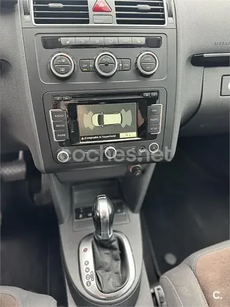 Usado VW Touran Sport 177 CV (130 kW) 2013 Beige Monovolumen