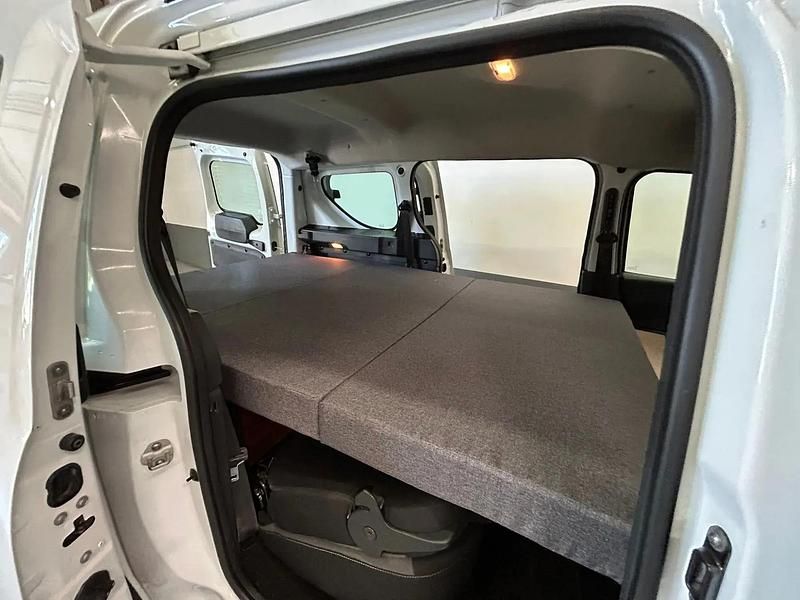Usado Dacia Dokker 102 CV (75 kW) 2018 Blanco Monovolumen