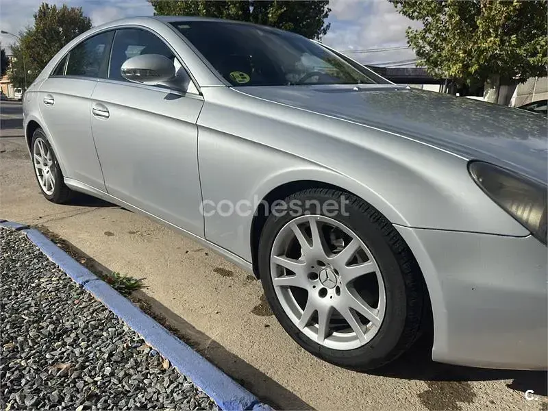 Usado Mercedes CLS320 224 CV (164 kW) 2007 Gris / plata Coupe