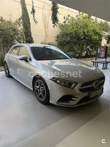 Usado Mercedes A180 122 CV (89 kW) 2019 Gris / plata Berlina