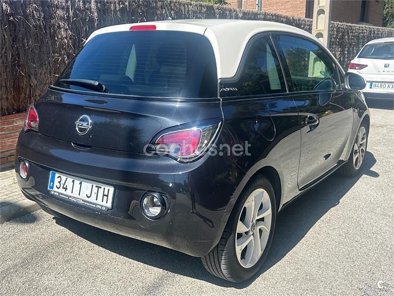 Usado Opel Adam Glam 100 CV (73 kW) 2016 Negro Utilitario