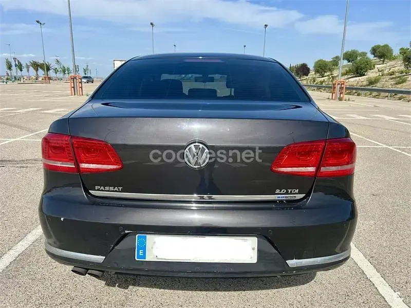 Usado VW Passat Edition 140 CV (102 kW) 2012 Marrón Berlina