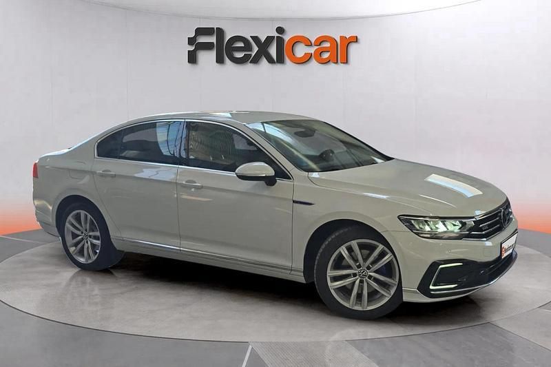 Blanco Usado 2021 VW Passat GTE Berlina | 20.990 € (Caro) - Imagen 1/4