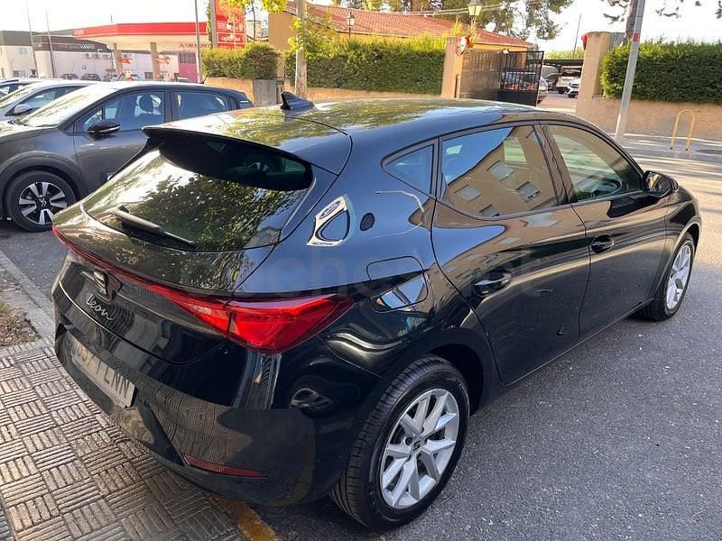 Usado Seat Leon Style 115 CV (84 kW) 2021 Negro Berlina