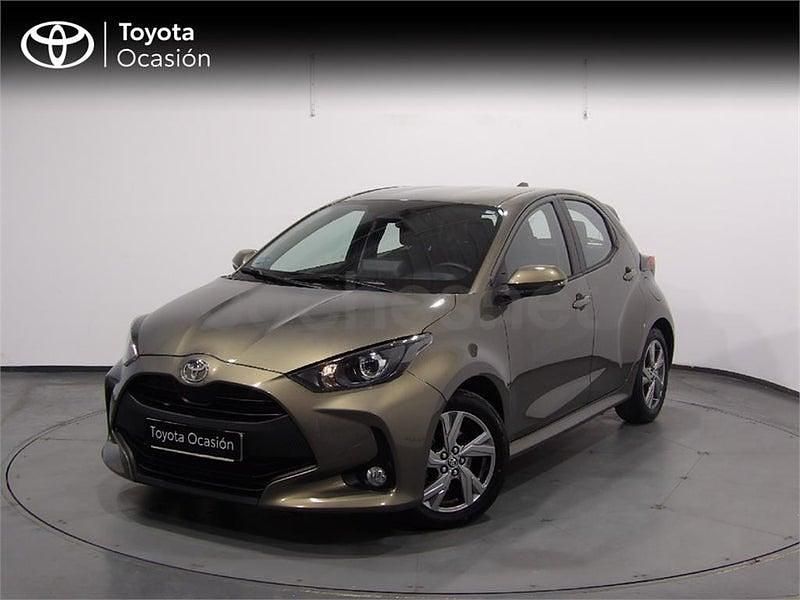 Usado Toyota Yaris Hybrid Active 116 CV (85 kW) 2024 Negro Berlina