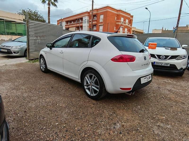 Usado Seat Leon FR 170 CV (125 kW) 2010 Blanco Utilitario