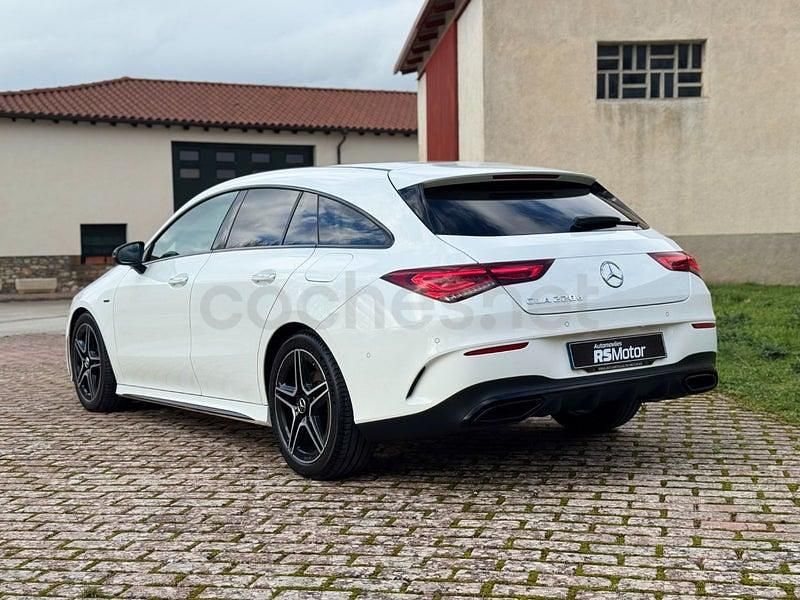 Usado Mercedes CLA220 Shooting Brake 190 CV (139 kW) 2022 Blanco Familiar