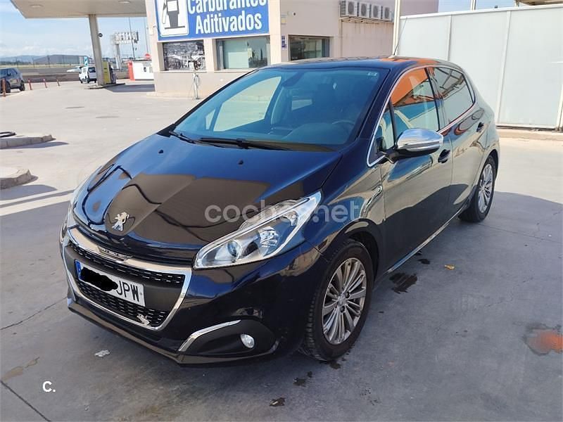 Usado Peugeot 208 Allure 82 CV (60 kW) 2016 Negro Utilitario