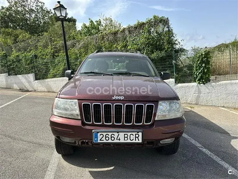 Usado Jeep Grand Cherokee Laredo 140 CV (102 kW) 2000 Granate SUV