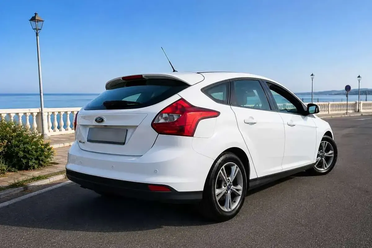 Usado Ford Focus Titanium 116 CV (85 kW) 2014 Blanco Utilitario