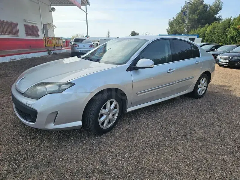 Begagnad Renault Laguna III 110 HK (80 kW) 2010 Grå Sedan