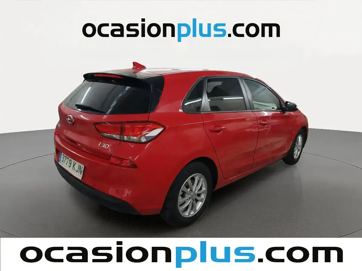 Usado Hyundai i30 110 CV (80 kW) 2018 Rojo Berlina
