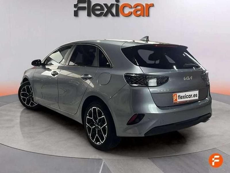 Usado Kia Ceed GT GT-Line 120 CV (88 kW) 2024 Gris Utilitario