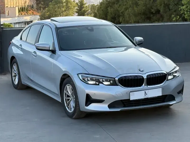 Usado BMW 318 Advantage 150 CV (110 kW) 2021 Gris / plata Berlina