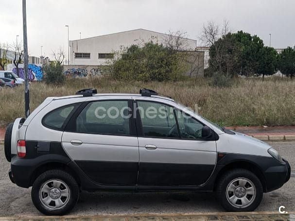 Usado Renault Scénic Dynamique 140 CV (102 kW) 2003 Beige Monovolumen