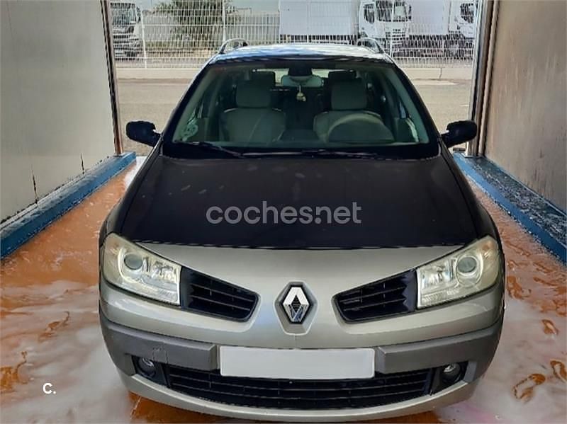 Usado Renault Mégane GrandTour Privilege 120 CV (88 kW) 2006 Gris / plata Familiar