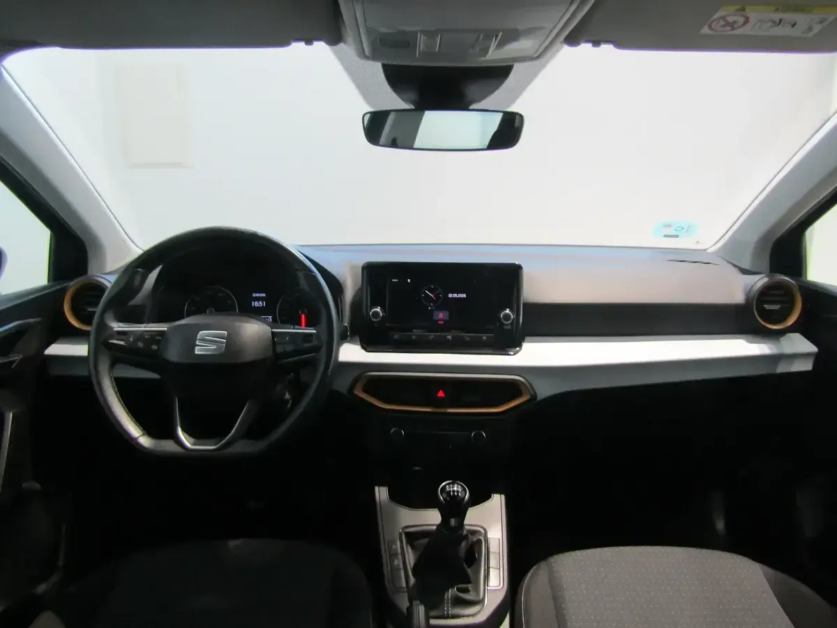 Usado Seat Ibiza Style 110 CV (80 kW) 2022 Gris Utilitario