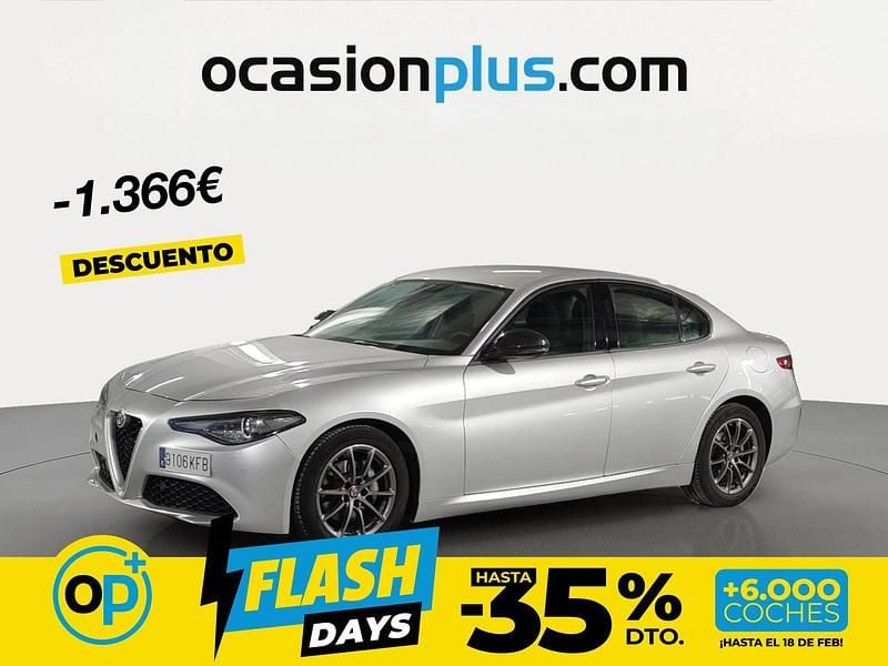 Usado Alfa Romeo Giulia 150 CV (110 kW) 2017 Gris Berlina