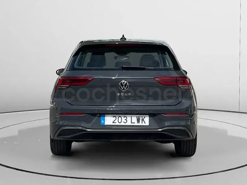 Usado VW Golf VIII 116 CV (85 kW) 2022 Gris / plata Berlina