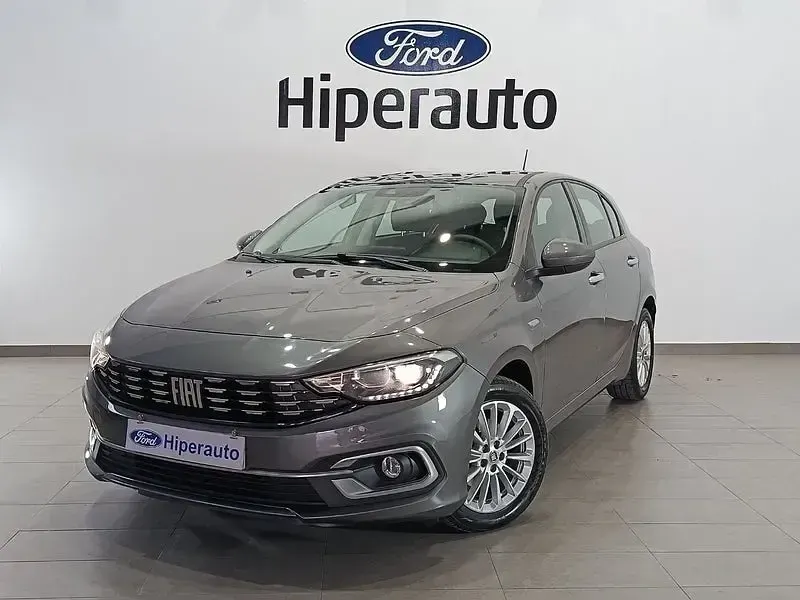 Usado Fiat Tipo Life 130 CV (95 kW) 2022 Gris / plata Berlina