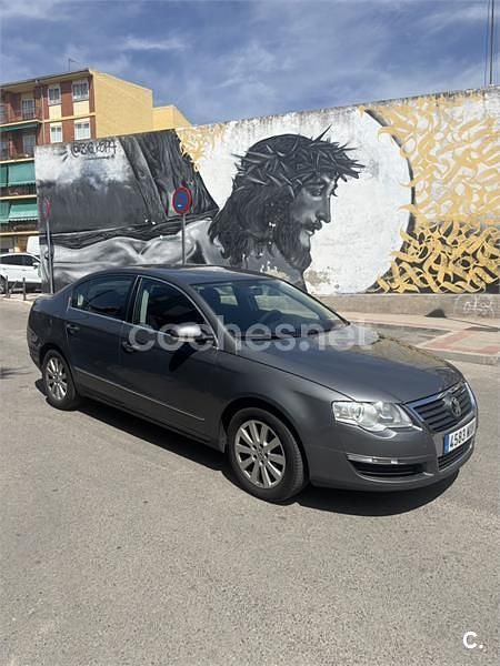 Beige Usado 2007 VW Passat Trendline Berlina | 4300 € (Buen precio) - Imagen 1/4