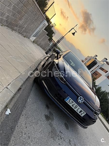 Usado VW Golf VIII Life 110 CV (80 kW) 2021 Azul Berlina