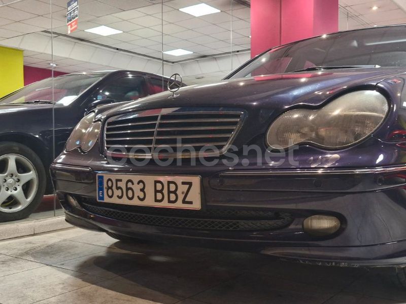 Usado Mercedes C220 Avantgarde 143 CV (105 kW) 2000 Azul Berlina