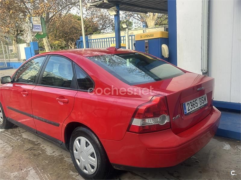 Usado Volvo S40 Kinetic 100 CV (73 kW) 2005 Rojo Berlina