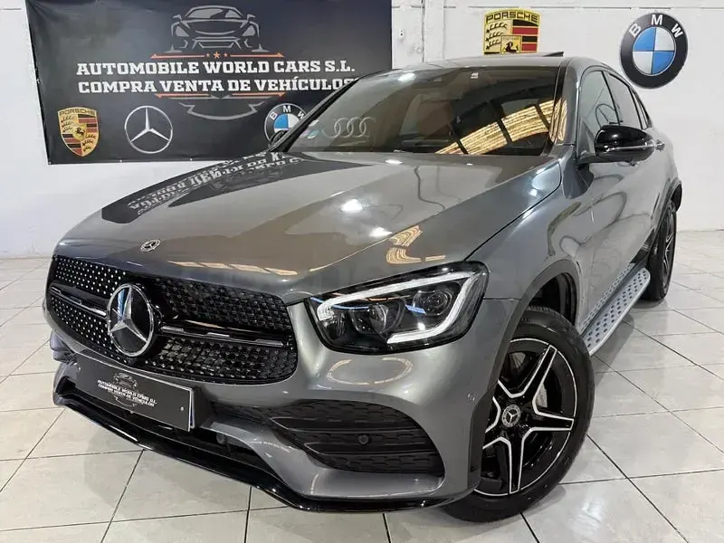 Usado Mercedes GLC300e 320 CV (235 kW) 2021 Gris / plata Coupe