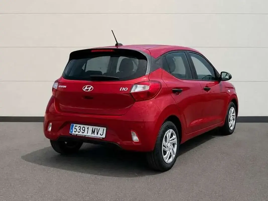 Usado Hyundai i10 67 CV (49 kW) 2024 Rojo Utilitario