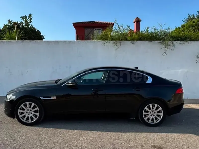 Usado Jaguar XE Portfolio 180 CV (132 kW) 2015 Negro Berlina