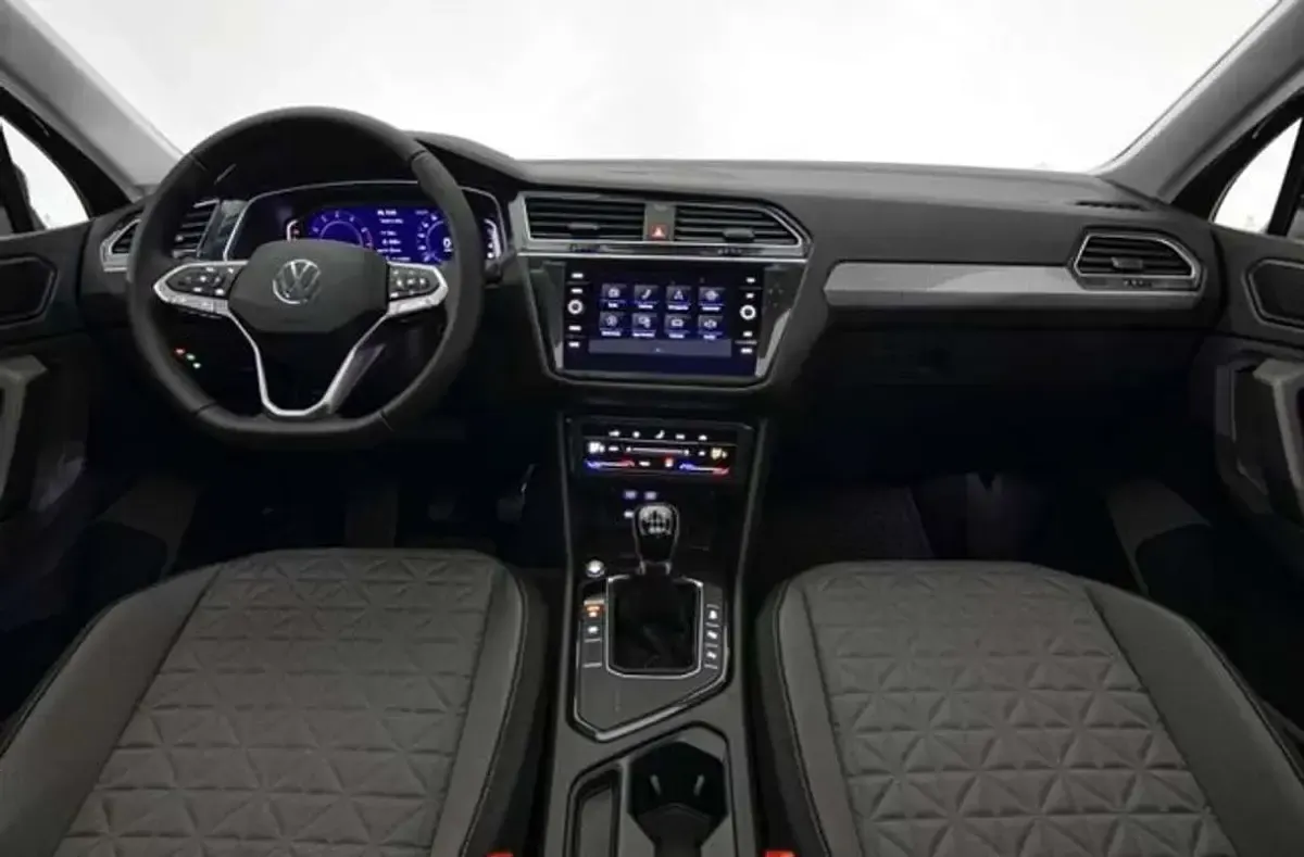 Usado VW Tiguan 131 CV (96 kW) 2022 Gris SUV