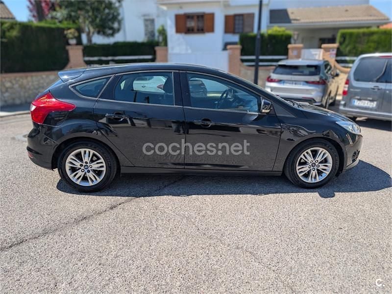 Usado Ford Focus Trend 115 CV (84 kW) 2013 Negro Berlina