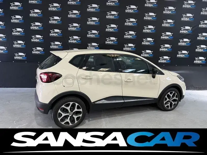 Usado Renault Captur Intens 90 CV (66 kW) 2017 Beige SUV