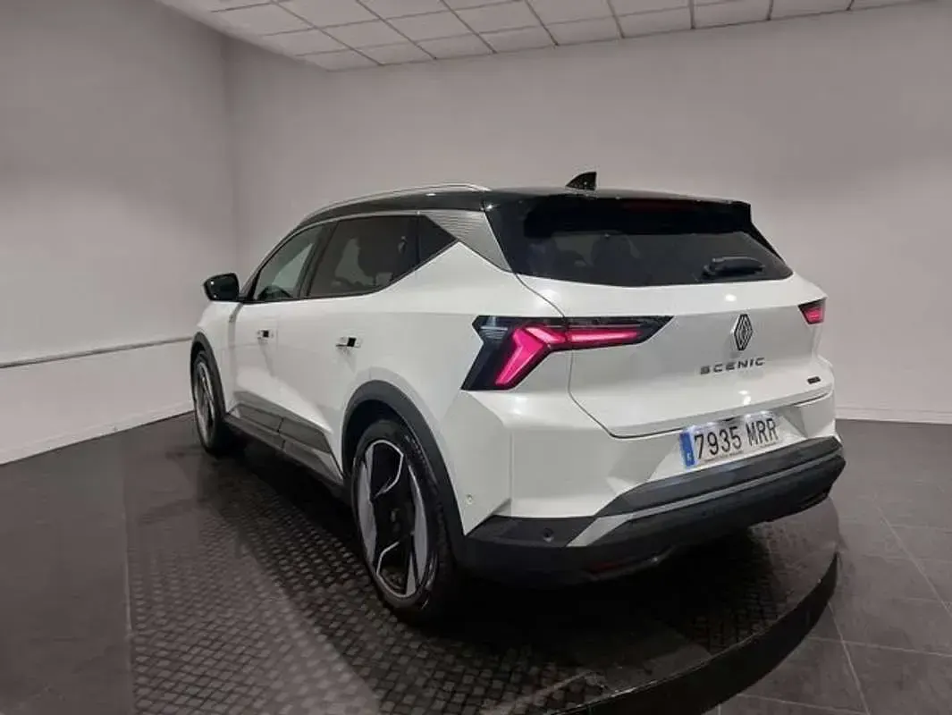 Usado Renault Megane E-Tech Iconic 160 kW (218 CV) 2024 Blanco SUV